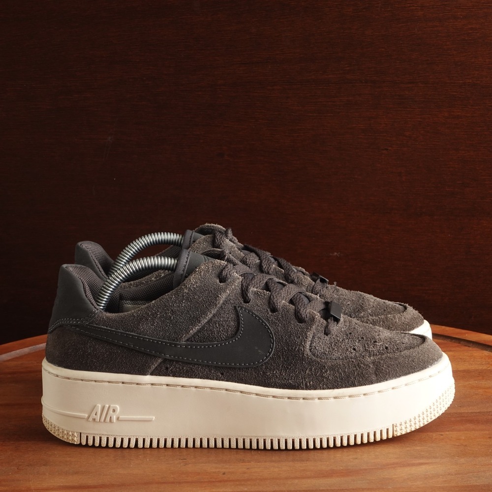 Nike Sneakers WMS SZ 7 Air Force 1 Sage Low Gray Platform Sneakers AR5229-001